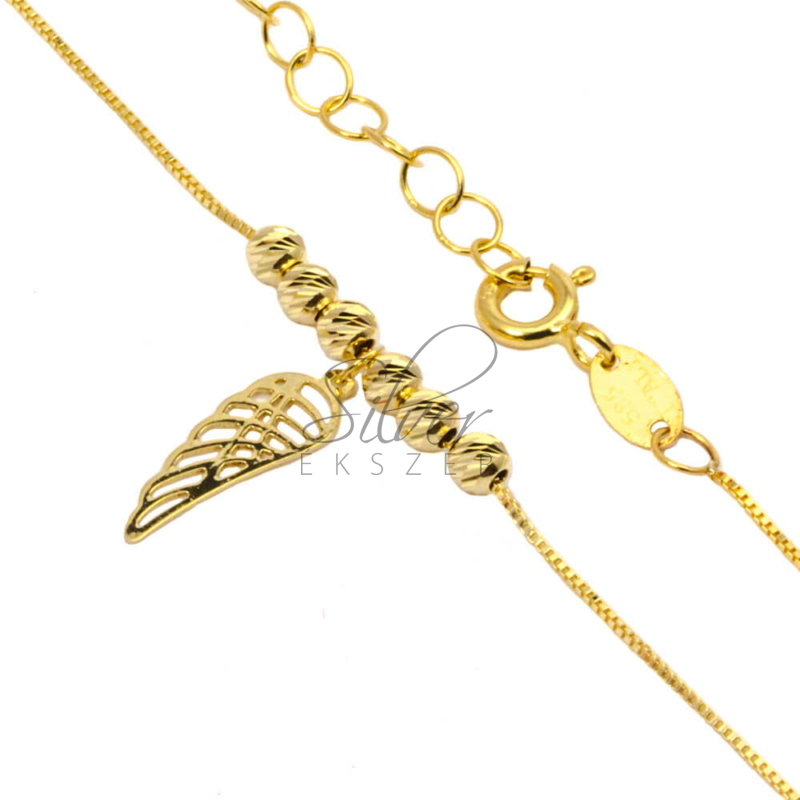 Sárga arany nyaklánc angyalszárny medállal és vésett gömbökkel